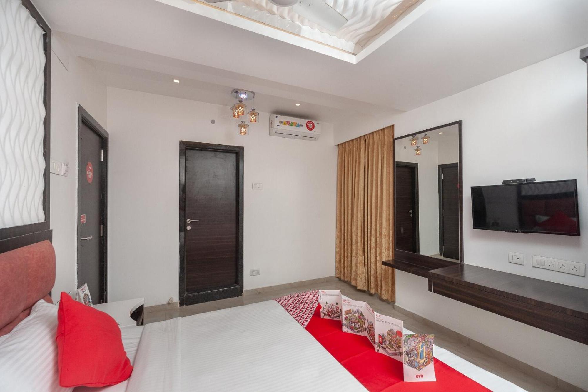 Capital O Admire Suit Hospitality Chennai Exterior photo
