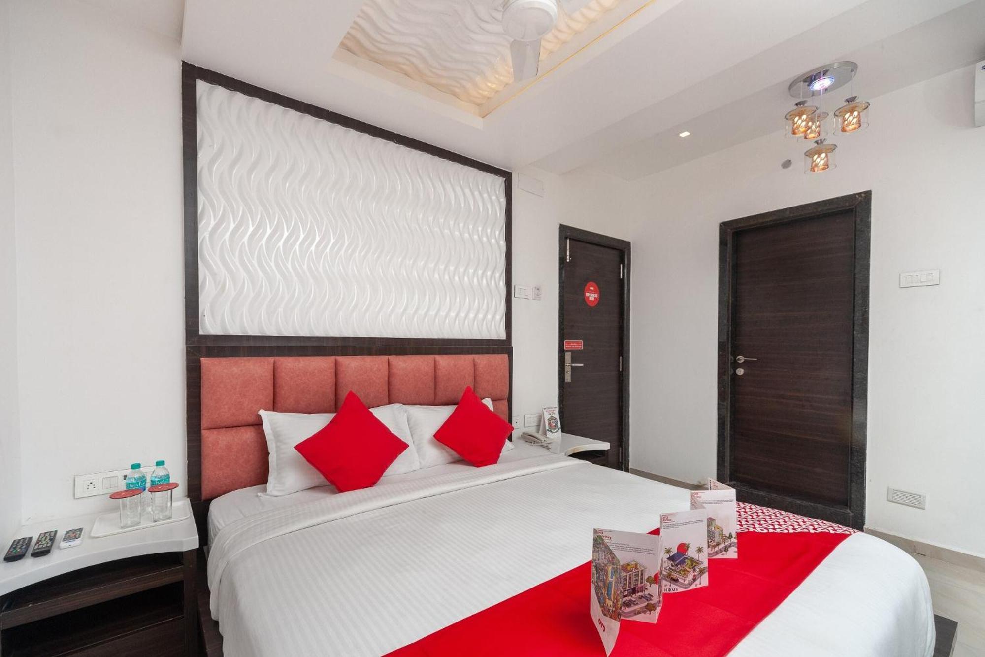 Capital O Admire Suit Hospitality Chennai Exterior photo