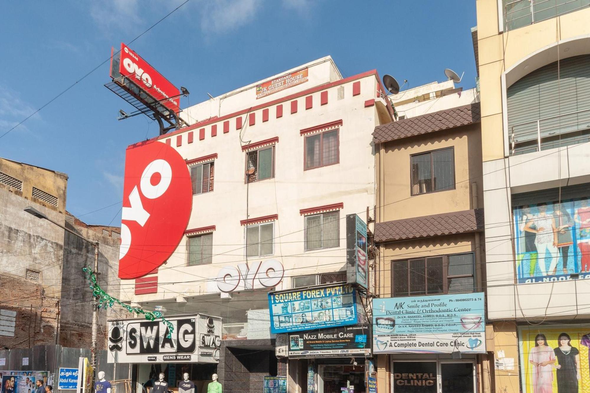 Capital O Admire Suit Hospitality Chennai Exterior photo