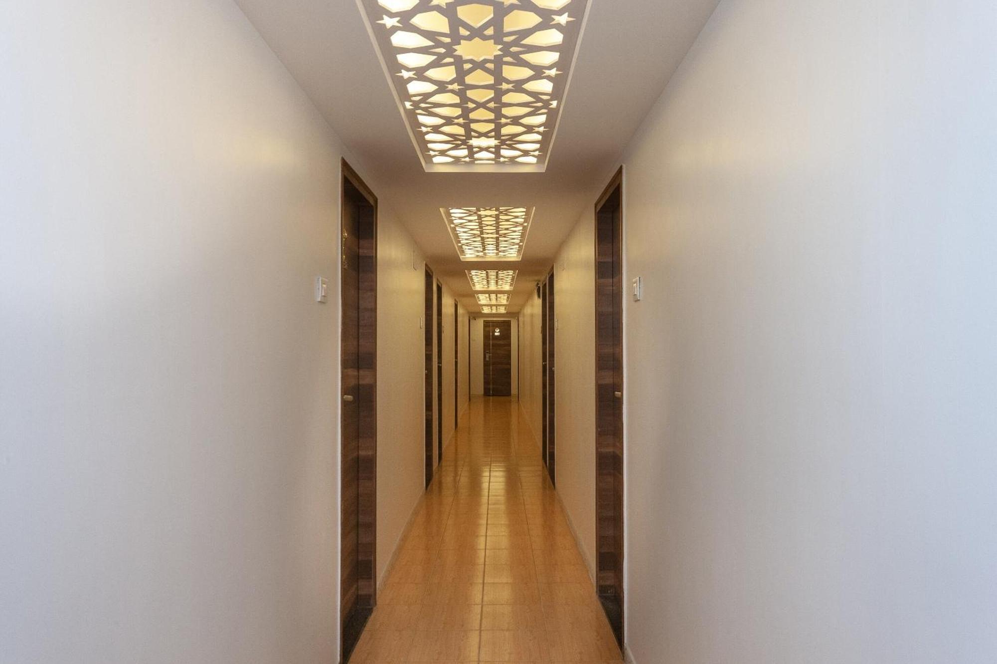 Capital O Admire Suit Hospitality Chennai Exterior photo