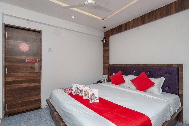 Capital O Admire Suit Hospitality Chennai Exterior photo