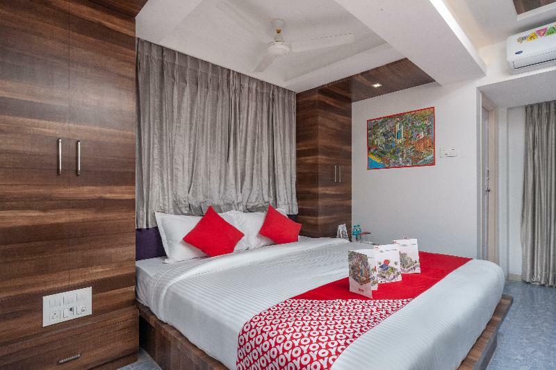 Capital O Admire Suit Hospitality Chennai Exterior photo